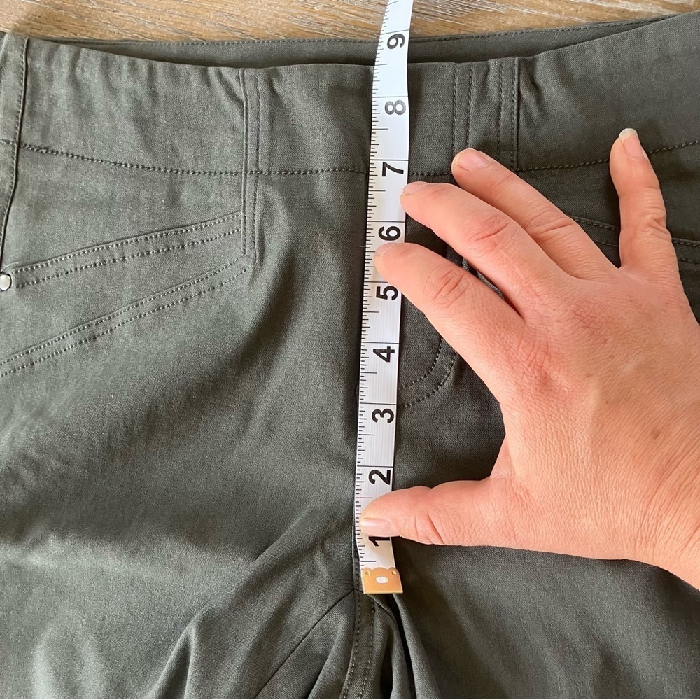 NIC+ZOE Greenish Gray Wonderstretch Pocket Straight Leg Pants (2) - Picture 9 of 10